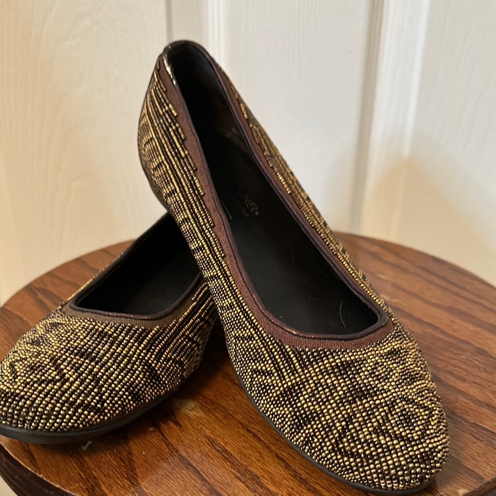 Donald J. Pliner Sz 7 Beaded Flats